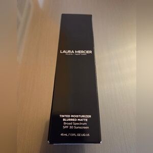 Laura Mercier Tinted Moisturizer. Blurred Matte 5N Clay. Brand New